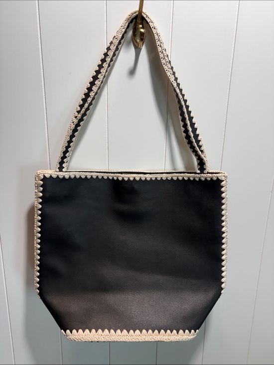 Rachel Comey Handbags - NWOT Rachel Comey black leather shoulder bag with edge detailing snap close